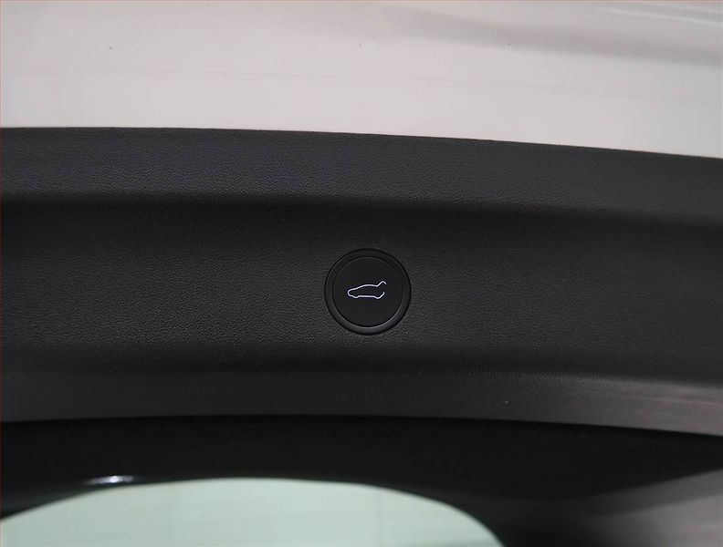 Tesla Model Y (2023) Long Range AWD 79kWh, SoH 96% - fotka 17 z 32