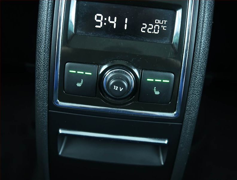 Škoda Superb (2011) 2.0 TDI, Serv.kniha - fotka 20 z 21