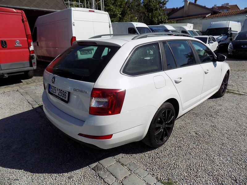 Škoda Octavia 1,6 TDI 81 KW NOVÉ ROZVODY!!! - fotka 9 z 38