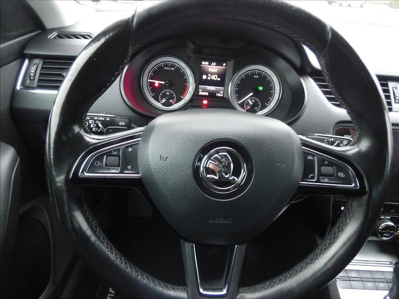 Škoda Octavia 2,0 TDI DSG,LED,Navigace  Ambi - fotka 25 z 55