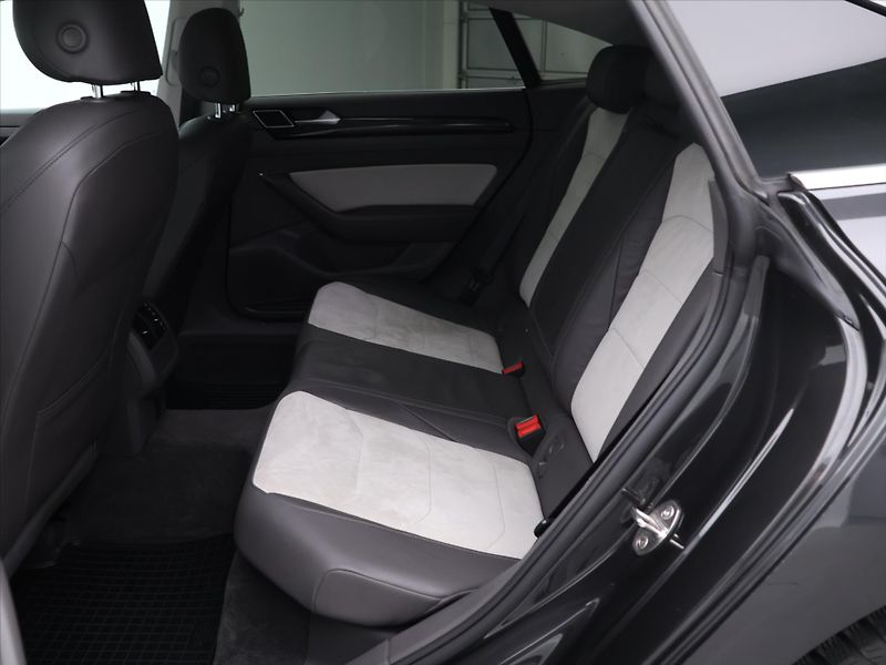 Volkswagen Arteon 2,0 TDi 140kW 4Motion DSG Eleg - fotka 14 z 29
