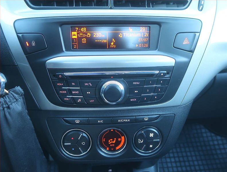Citroën C-Elysée (2017) 1.6 VTi, Serv.kniha, Tempomat - fotka 12 z 14