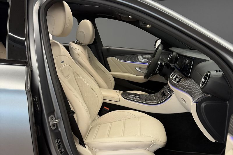Mercedes-Benz Třídy E (2021) E 63s AMG 4Matic+ V8 Biturbo - fotka 44 z 124