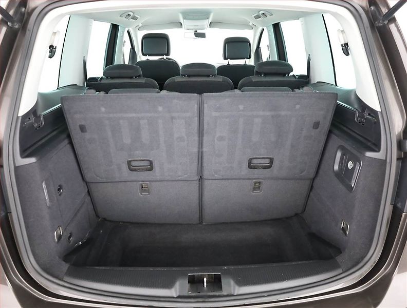Volkswagen Sharan (2014) 2.0 TDI, 7 míst, Navi - fotka 20 z 21