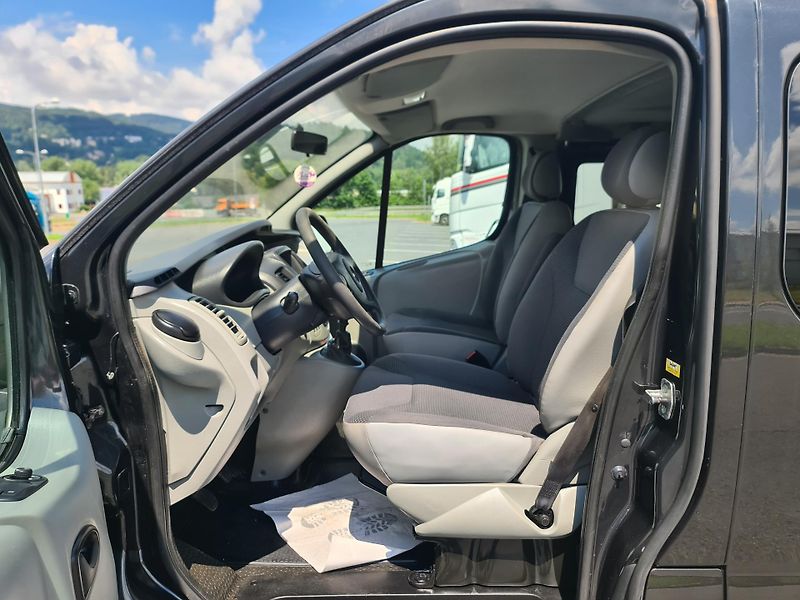 Opel Vivaro (2011) 2.0 CDTi 84-KW 8-MÍST KLIMA TE - fotka 29 z 39