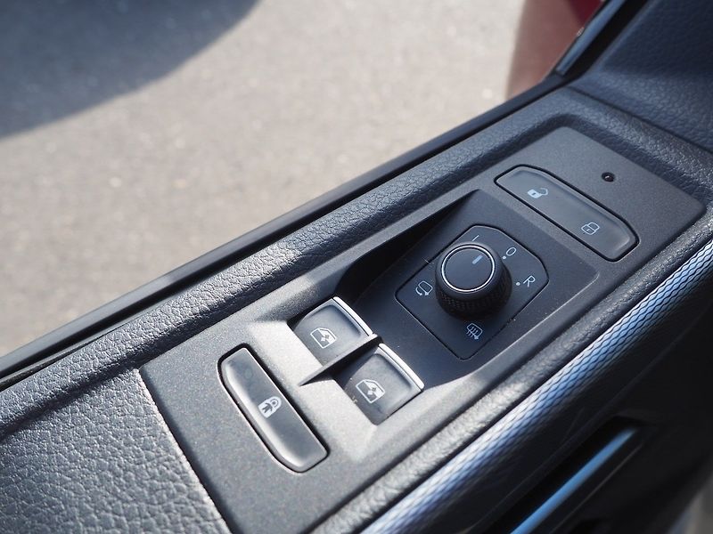 Volkswagen Multivan (2020) 2.0 TDI 146 kW, 4Motion - fotka 18 z 36