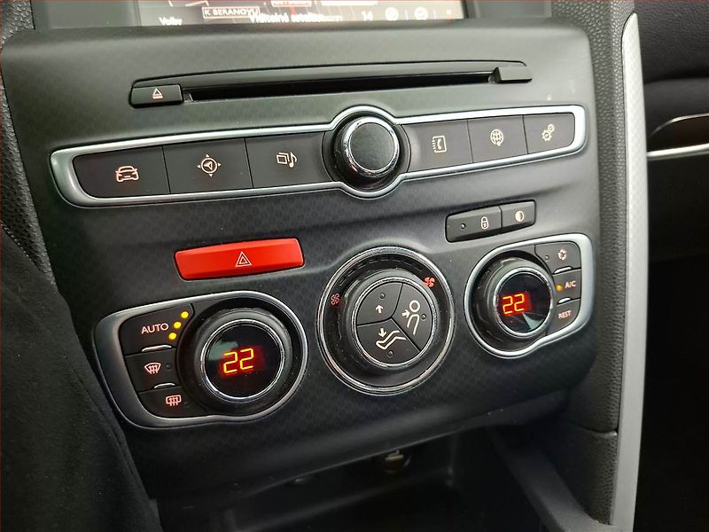 DS Automobiles DS4 (2015) 1.6 BlueHDi, ČR,1.maj, Navi - fotka 15 z 17