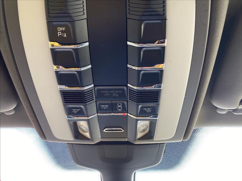 Porsche Cayenne 3,0 D  PLATINUM EDITION SPORT - fotka 37 z 44