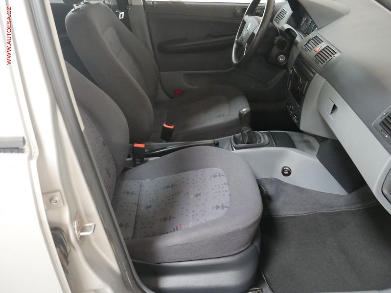 Škoda Fabia (2001) 1.4 MPi, ČR - fotka 12 z 15