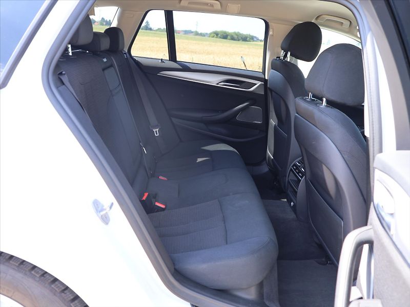 BMW Řada 5 2,0 525d 170kW Aut. Navi LED - fotka 13 z 35