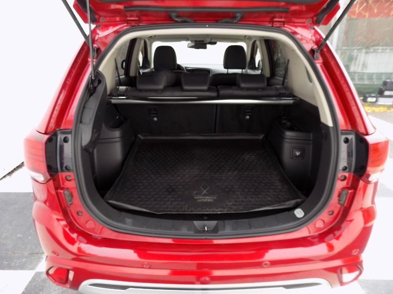 Mitsubishi Outlander (2021) 2.4 PHEV/4WD/1.Maj./LED/ - fotka 8 z 42