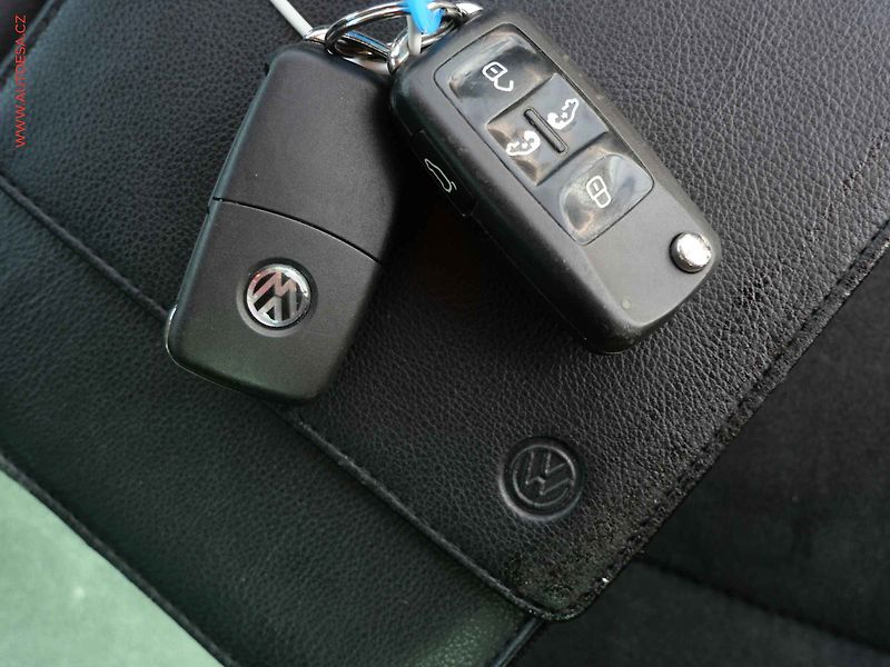 Volkswagen Sharan (2015) 2.0TDi, 2.maj,ČR, DSG, AC - fotka 24 z 25