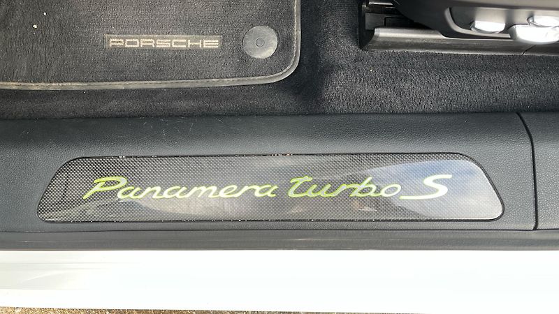 Porsche Panamera Turbo S E-Hybrid - fotka 19 z 30