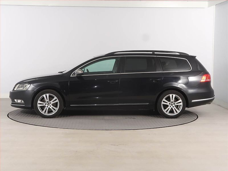 Volkswagen Passat (2011) 2.0 TDI, Navi, Xenony - fotka 3 z 16