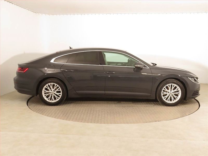 Volkswagen Arteon (2019) 2.0 TDI, Serv.kniha, Bi-Xenony - fotka 6 z 15