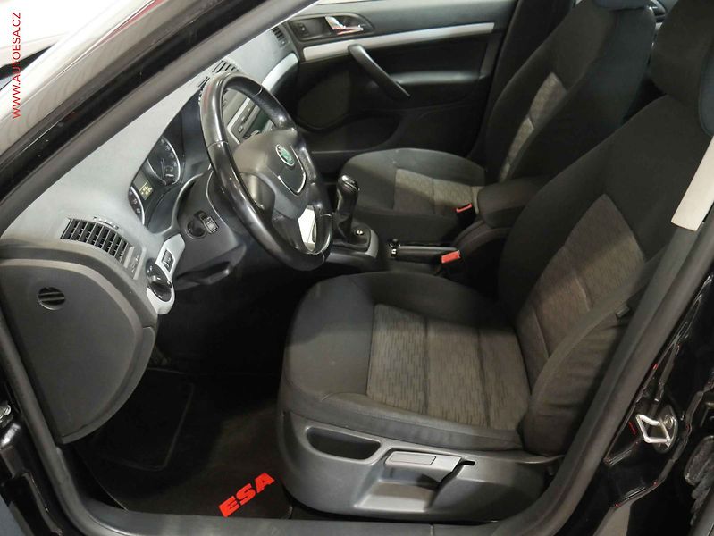 Škoda Octavia (2011) 1.6 TDI, 2.maj,ČR, servis - fotka 9 z 16