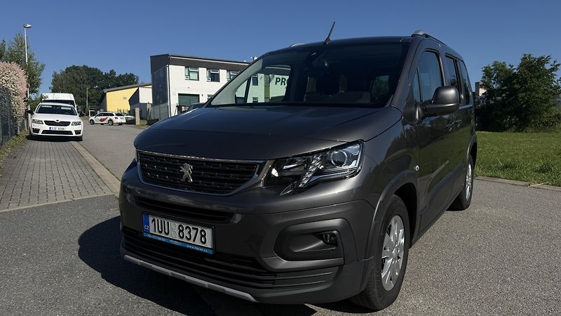 Peugeot Rifter (2021) 1.2i 96KW AUTOMAT 7 MÍST 80 KM - fotka 2 z 25