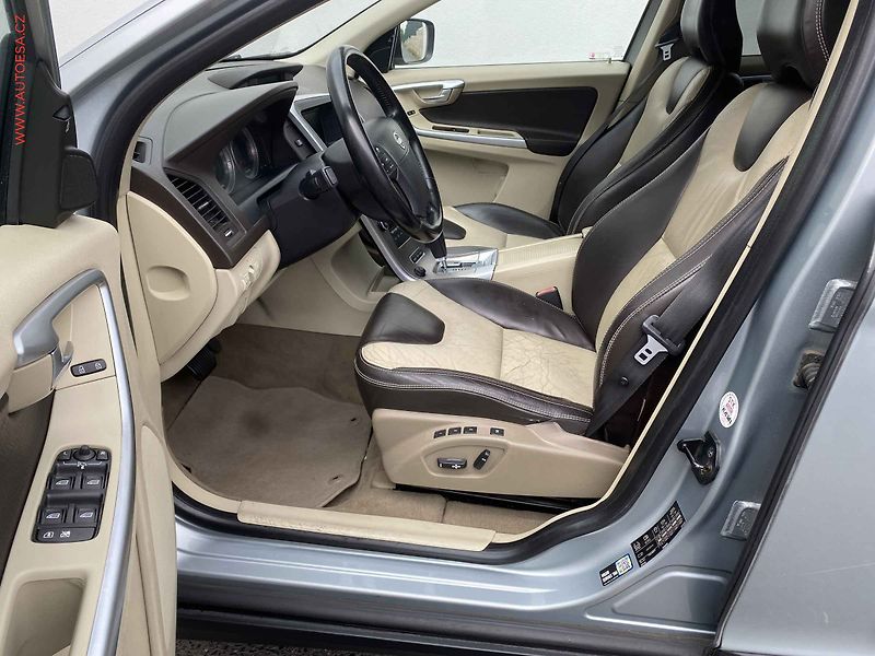 Volvo XC60 (2009) 2.4 D5 4WD, ČR, Summum, AT - fotka 9 z 18