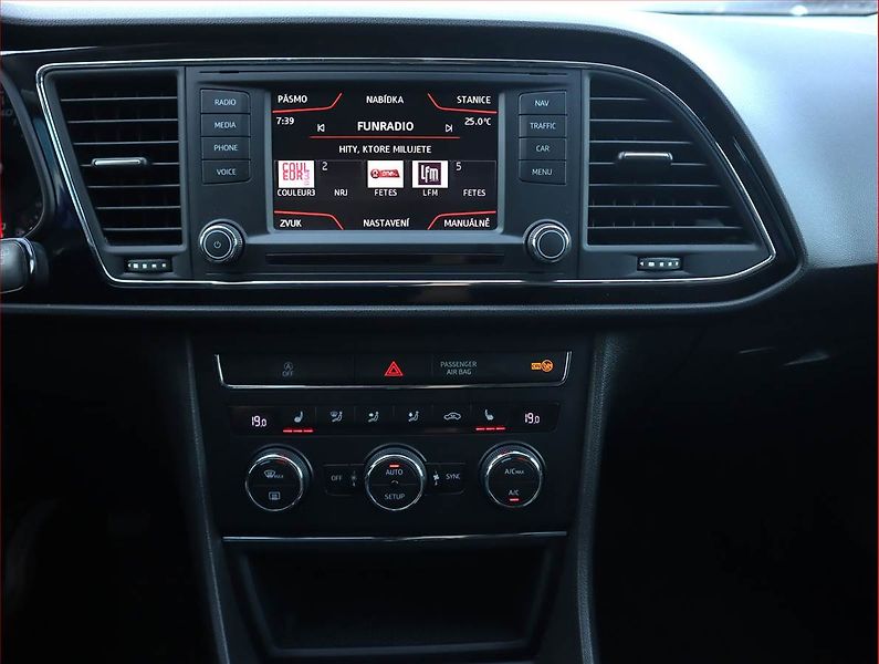 Seat Leon (2014) 1.4 TSI, Tempomat - fotka 12 z 17