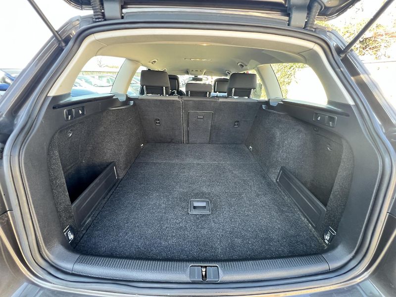 Volkswagen Passat 2.0TDi 103kw DSG odp. DPH - fotka 31 z 48