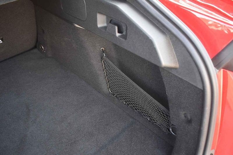 Peugeot 408 je praktický rodinný i reprezentativní podnikatelský vůz.