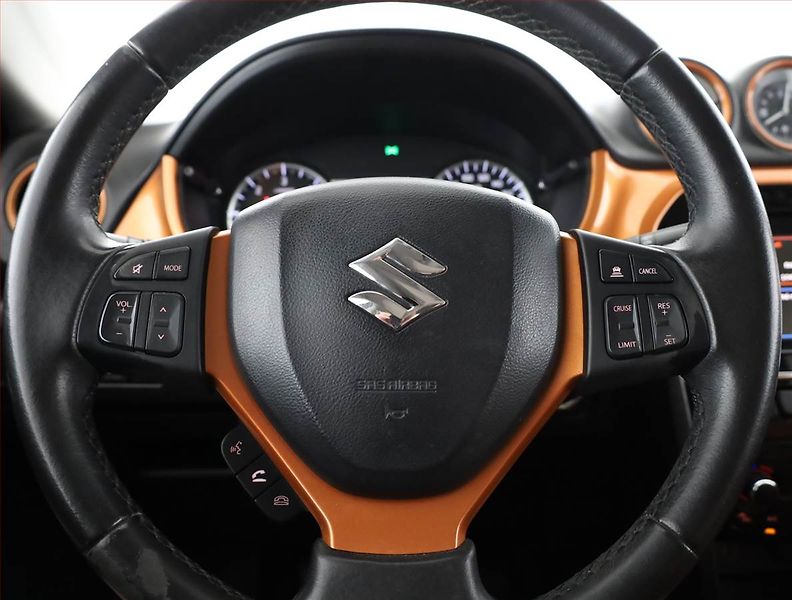 Suzuki Vitara (2016) Premium 1.6 DDiS, 4X4 - fotka 8 z 19
