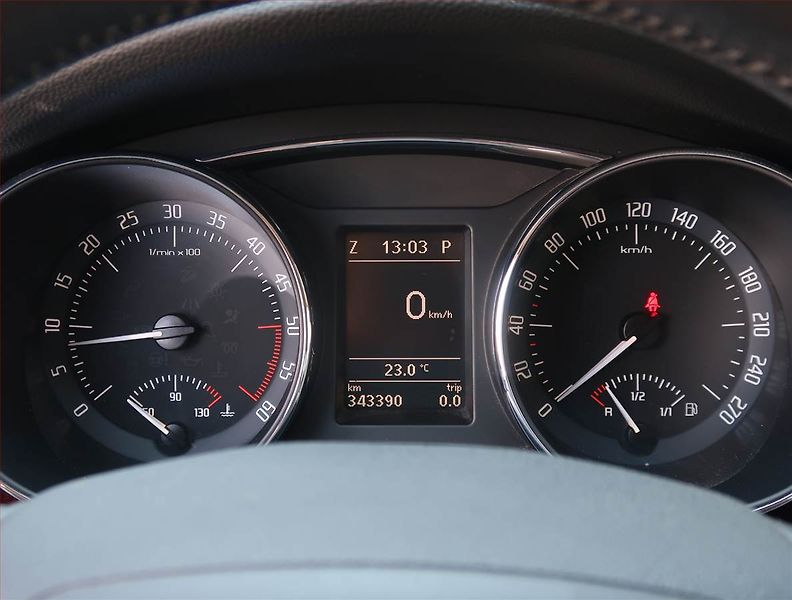 Škoda Superb (2012) 2.0 TDI, Automat, Navi, Xenony - fotka 11 z 22