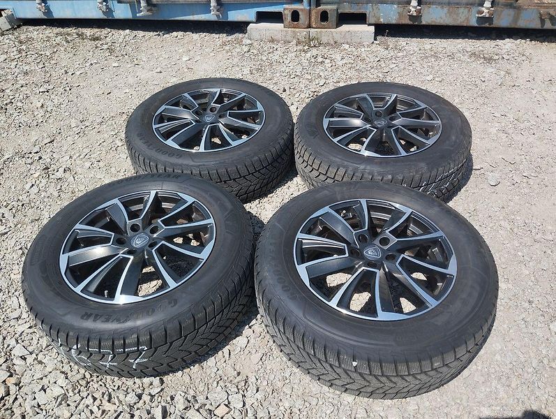 Ford Kuga 2.5 Duratec HEV 4x4 TITANIUM - fotka 48 z 56