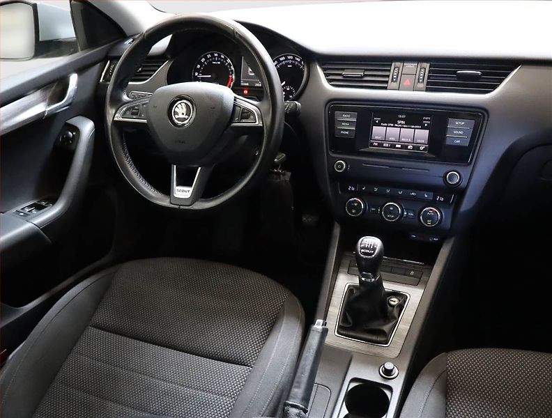 Škoda Octavia (2015) Scout 2.0 TDI, 4X4, Xenony - fotka 7 z 18