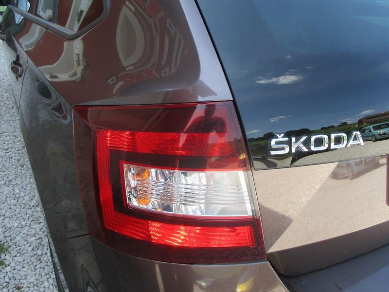 Škoda Rapid 1.6 TDi Edition - fotka 31 z 32