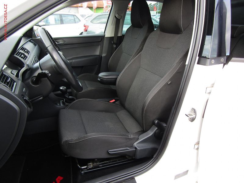 Škoda Rapid (2013) 1.6 TDi, Sport, navi - fotka 9 z 20