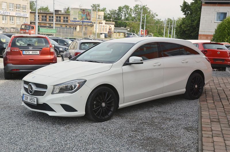 Mercedes-Benz CLA (2017) 220d 130kW AT / Bi-XENON - fotka 3 z 39