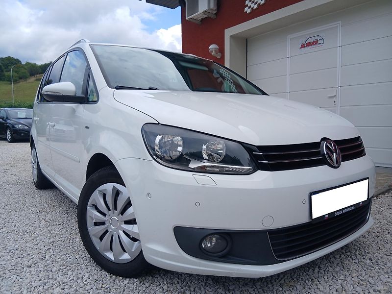 Volkswagen Touran 2.0 TDi - fotka 1 z 42