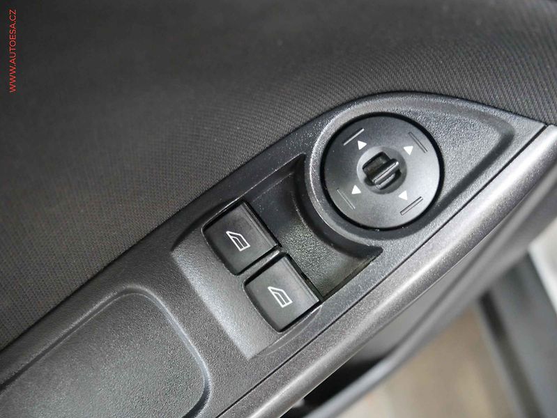 Ford Focus (2018) 1.5 TDCI, Klima - fotka 16 z 17