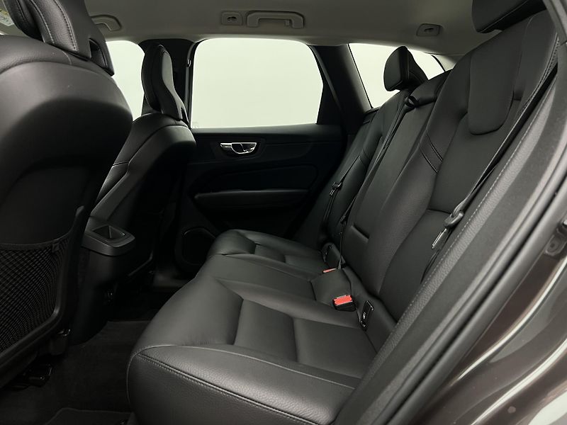 Volvo XC60 B4 INSCRIPTION AUT  - fotka 6 z 40