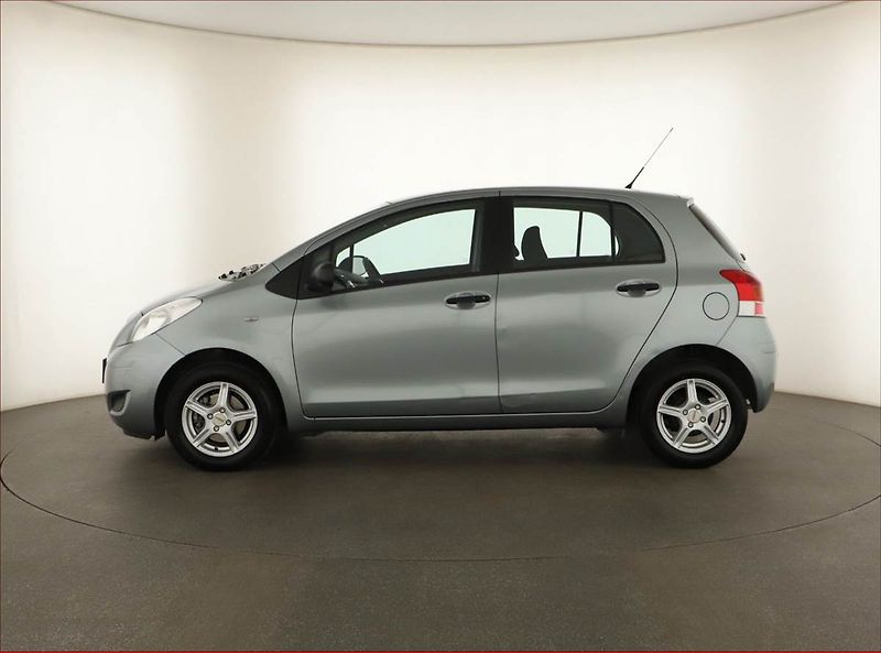 Toyota Yaris (2009) 1.0 VVT-i, ČR,1.maj - fotka 3 z 11