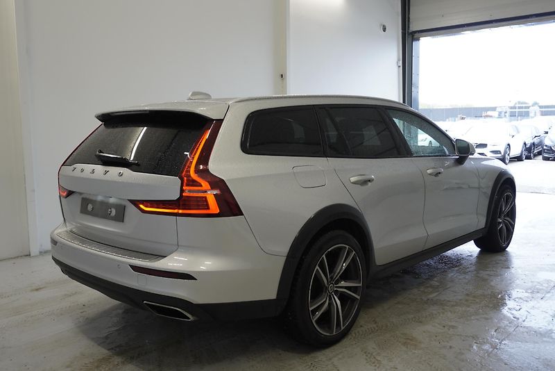 Volvo V60  CROSS COUNTRY D4 POLESTAR 4X4 - fotka 5 z 30