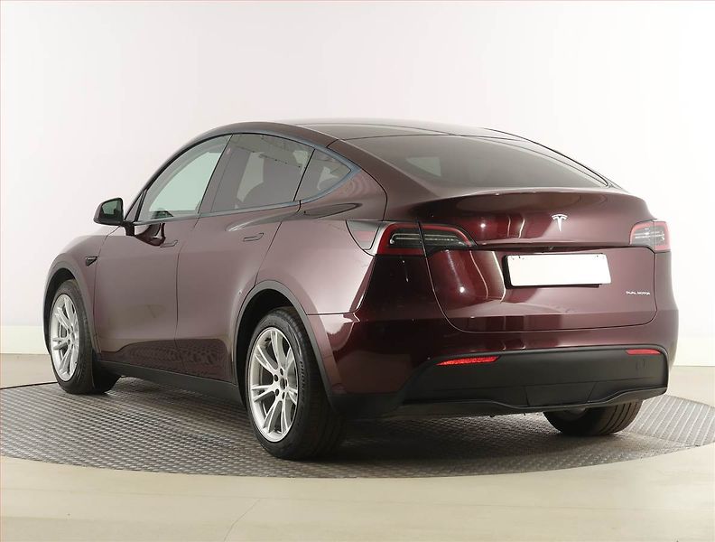 Tesla Model Y (2023) Long Range AWD 79kWh, SoH 94% - fotka 4 z 33