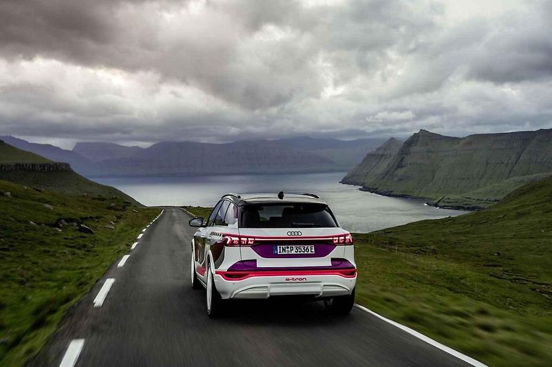 Maskovaný prototyp Audi Q6 e-tron
