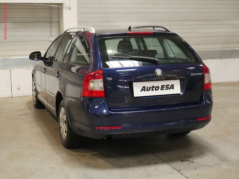 Škoda Octavia (2010) 1.6TDi, Ambiente - fotka 4 z 15