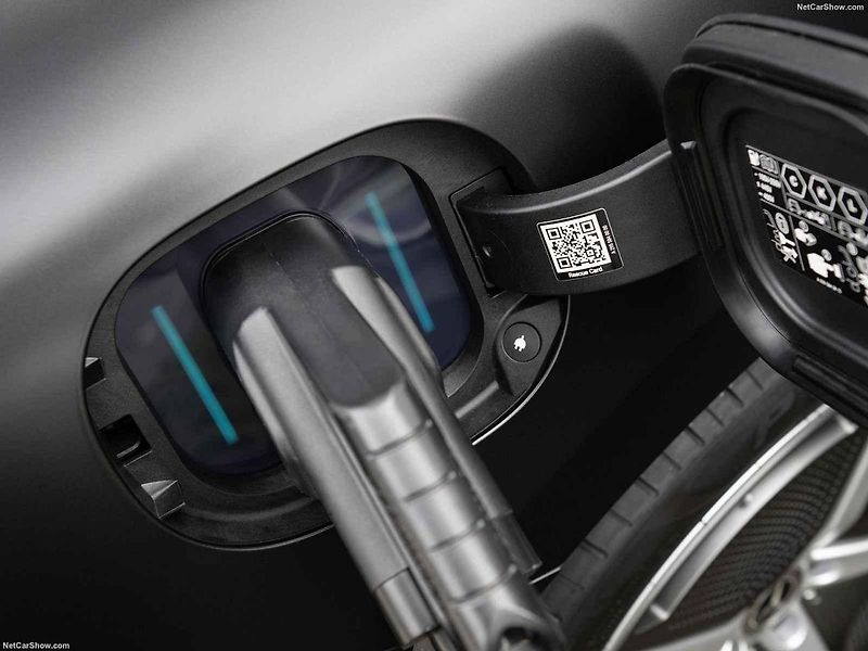 Mercedes AMG EQE 43 4Matic poslouží k reprezentaci i k zábavě