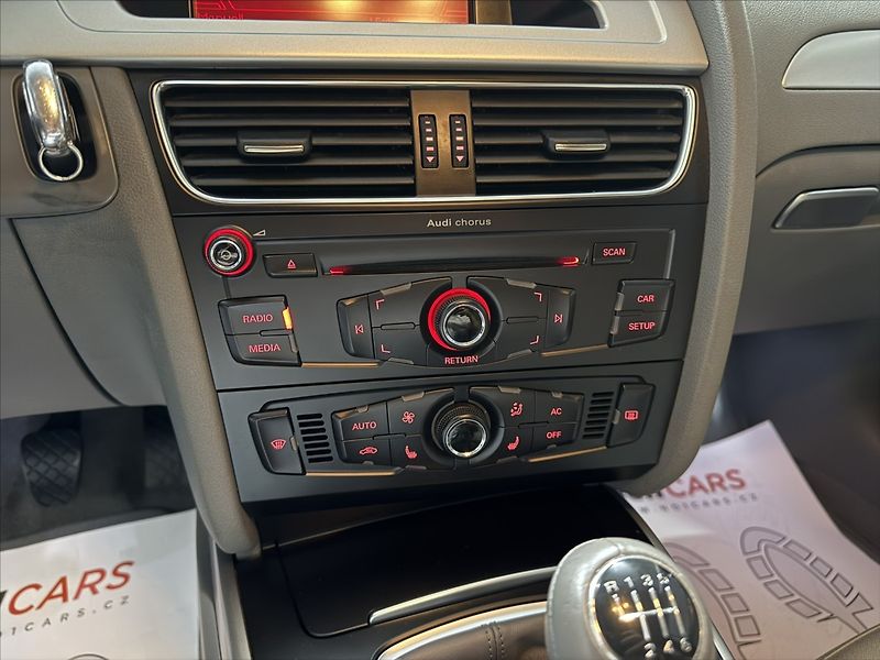 Audi A4 2,0   TDI B8 1.MAJITEL BI-XEN - fotka 17 z 43