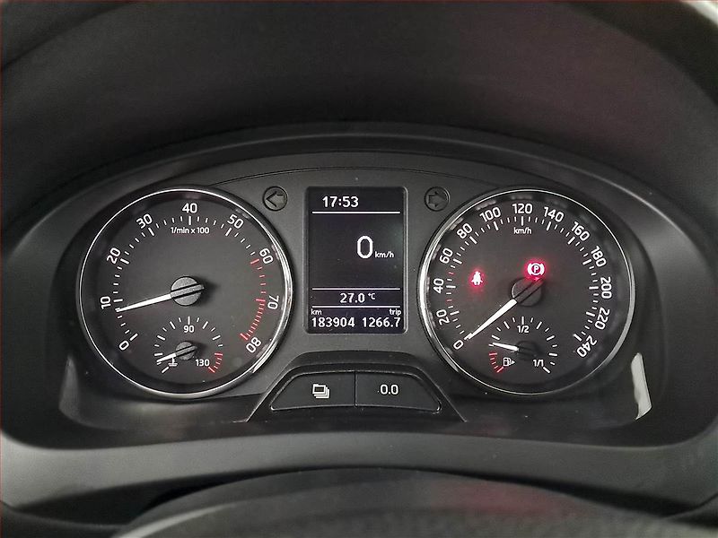 Škoda Rapid (2015) Spaceback 1.2 TSI, Tempomat - fotka 11 z 19