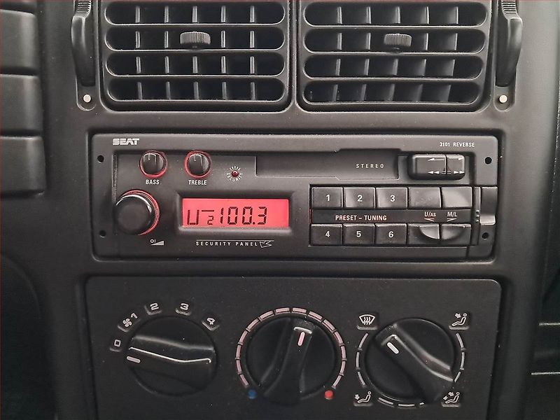 Seat Ibiza (1995) 1.4, po STK, Tažné, rezervace - fotka 11 z 14