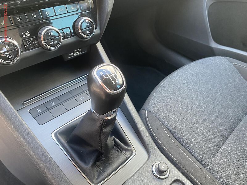 Škoda Octavia (2019) 2.0 TDi, Soleil, LED, navi, - fotka 16 z 19
