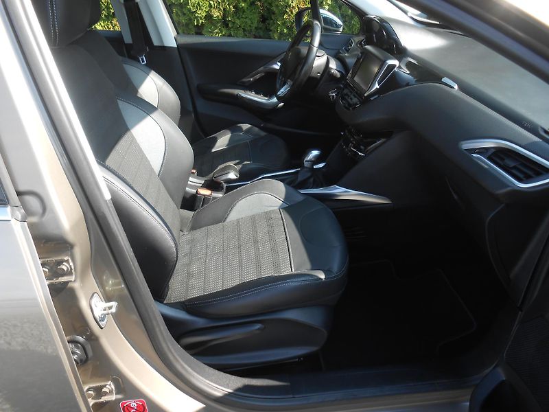 Peugeot 2008 1.6HDi, NAVI. CHROM,ALU - fotka 18 z 39