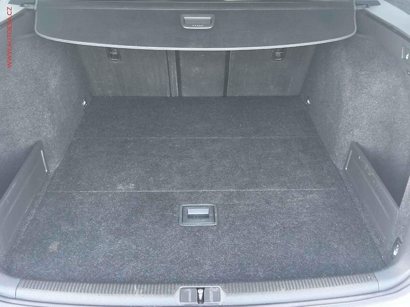 Volkswagen Passat (2012) 2.0TDi 4x4, DSG, bixen, navi - fotka 7 z 24