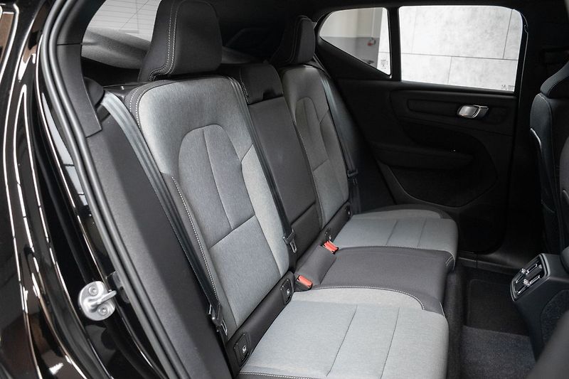 Volvo XC40 B4 CORE*145KW*ACC*ČR*DPH*1.MAJ - fotka 14 z 46