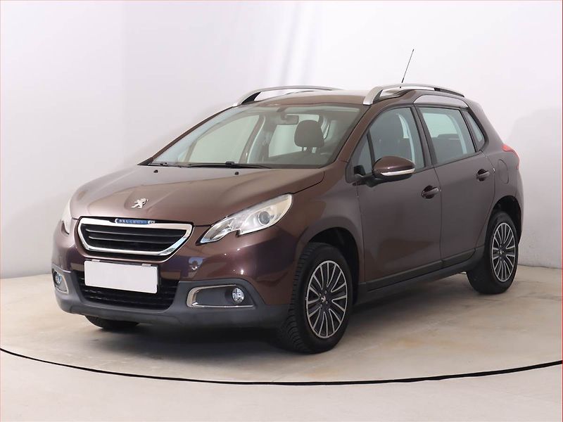 Peugeot 2008 (2013) 1.2 VTi, Serv.kniha, Navi - fotka 2 z 17