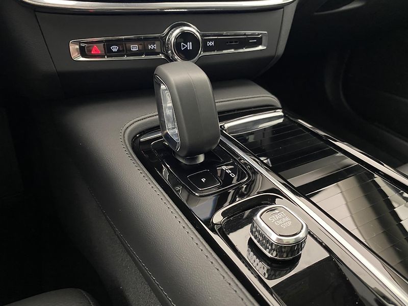 Volvo V90 T6 AWD RECHARGE DARK PLUS AUT - fotka 27 z 62
